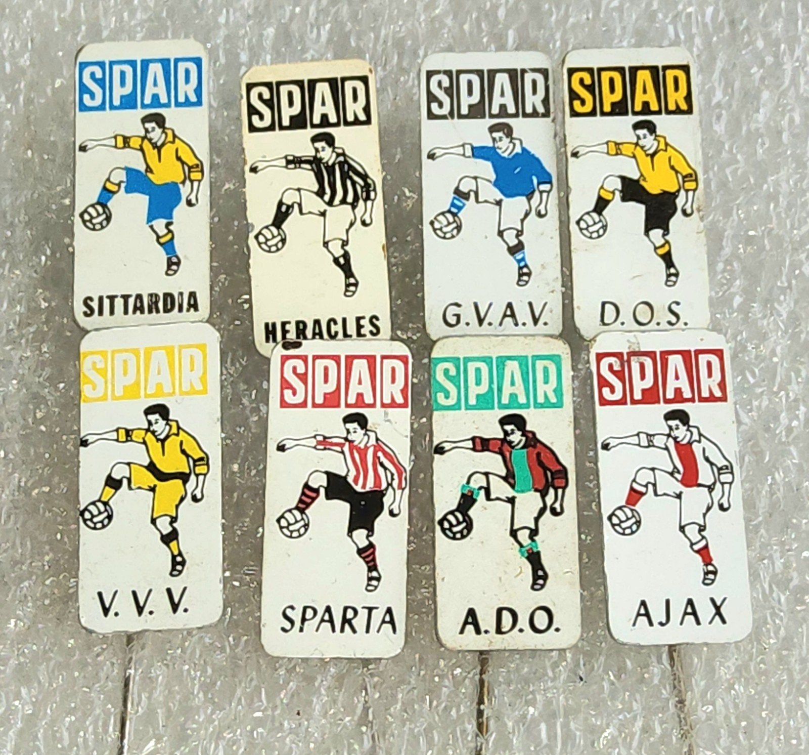 8 Vintage SPAR Voetbal Speldjes, Ophalen of Verzenden, Gebruikt, Sport, Speldje of Pin