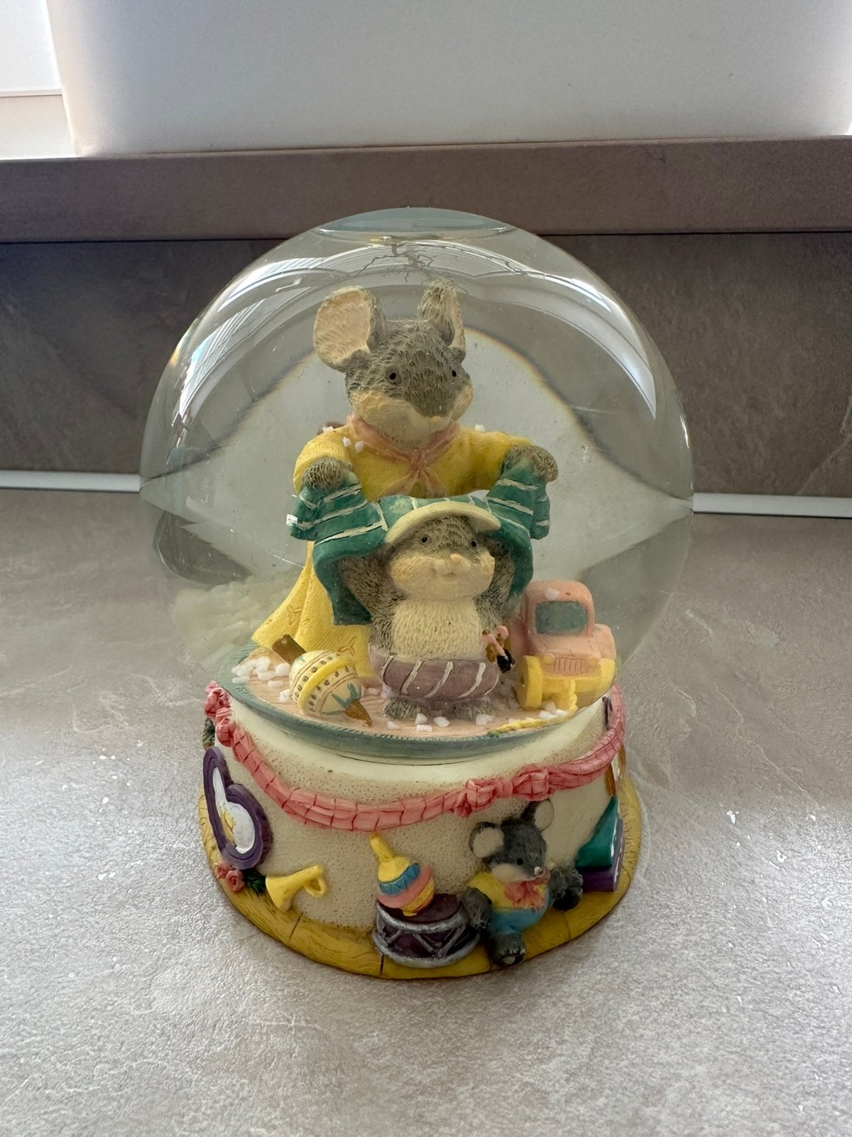 Nostalgische Sneeuwbol Muizen – Decoratie / Verzamelaarsitem, Ophalen of Verzenden, Zo goed als nieuw