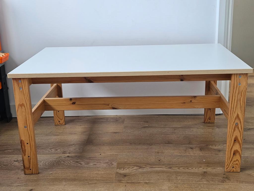 SANSAD ikea kindertafel, Kinderen en Baby's, Kinderkamer | Tafels en Stoelen, Ophalen, Gebruikt, Tafel(s) en Stoel(en)