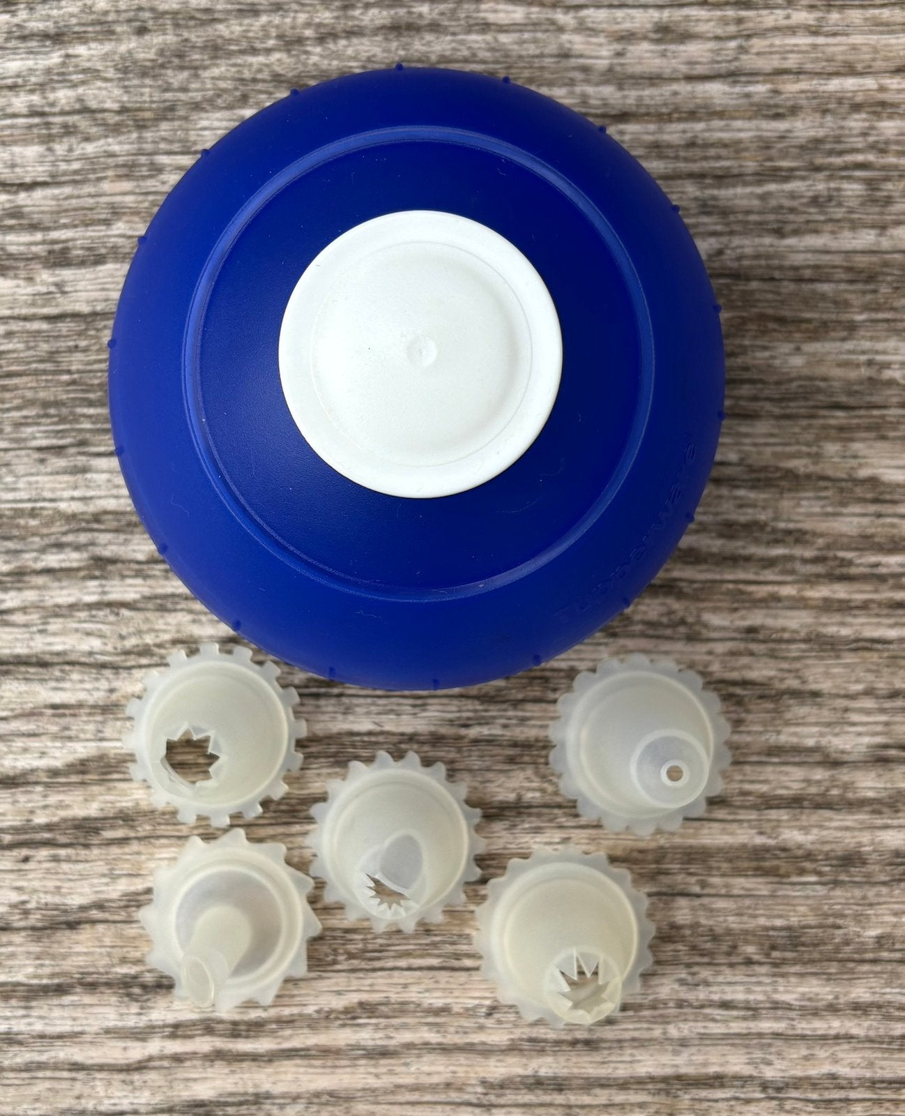 Tupperware slagroomspuit met vijf spuitmondjes en afsluitdop, Huis en Inrichting, Keuken | Tupperware, Blauw, Overige typen, Zo goed als nieuw