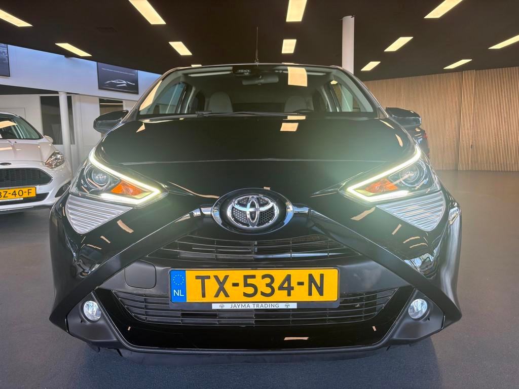 Toyota Aygo 1.0 VVT-i x-clusiv, Voorwielaandrijving, Gebruikt, 4 stoelen, Leder en Stof