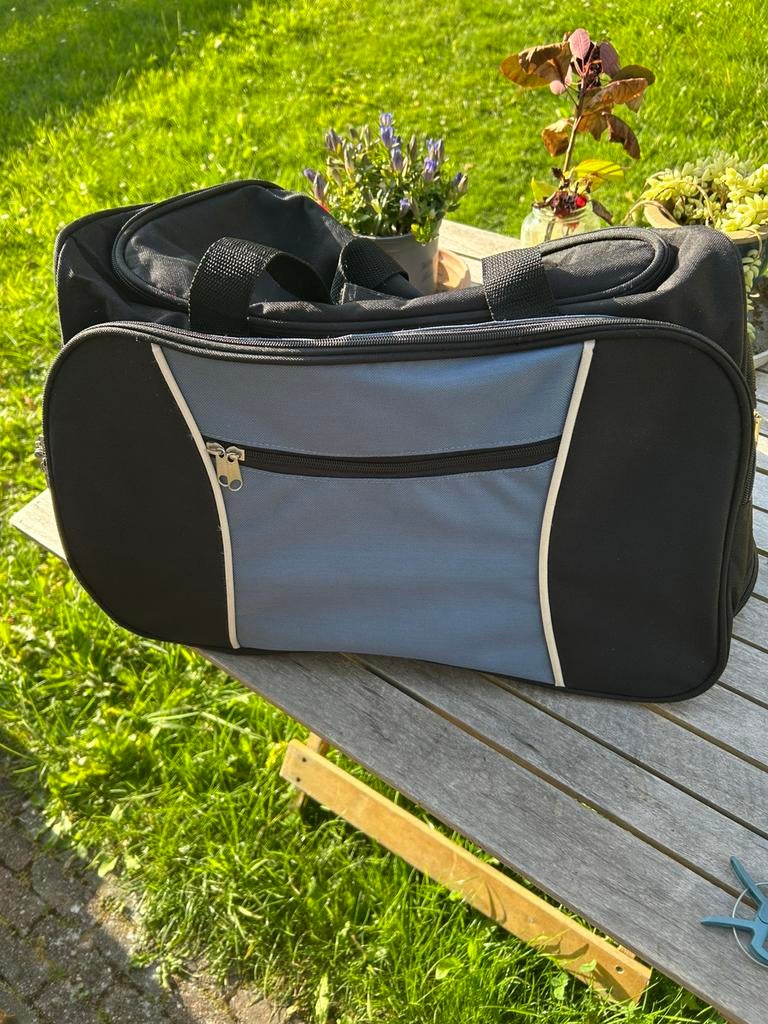 Weekendtas Zowel schouderband als handdrager op wielen, Ophalen, Zo goed als nieuw, 30 cm of meer, Minder dan 35 cm