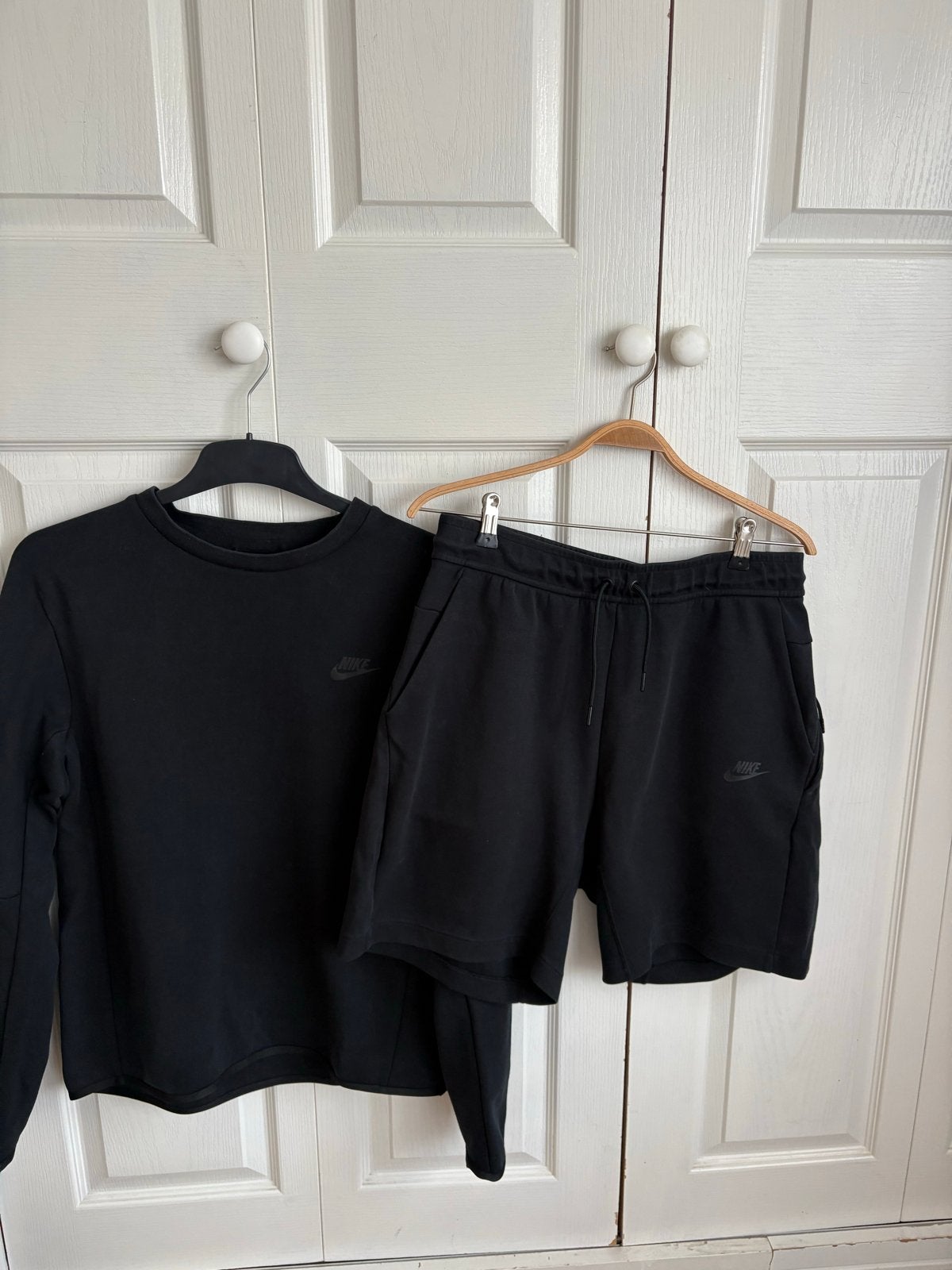 Nike Tech Fleece Set Zwart - Trui en Korte Broek Maat M, Zwart, Zo goed als nieuw, Algemeen, Verzenden