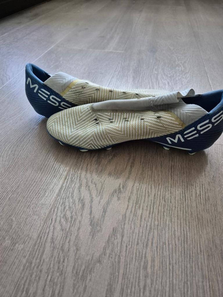 Adidas Messi voetbalschoenen., Maat XS of kleiner, Ophalen of Verzenden, Gebruikt, Schoenen