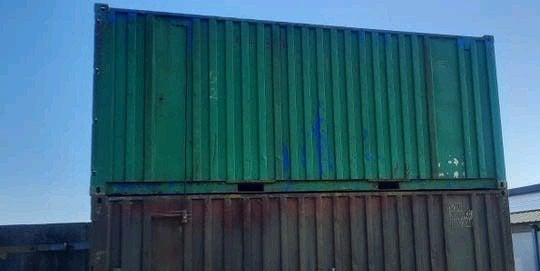 Opslagcontainer met stellingen en elektra, Ophalen