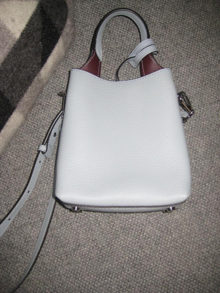 TOD'S, Ophalen of Verzenden, Nieuw, Blauw, Schoudertasje