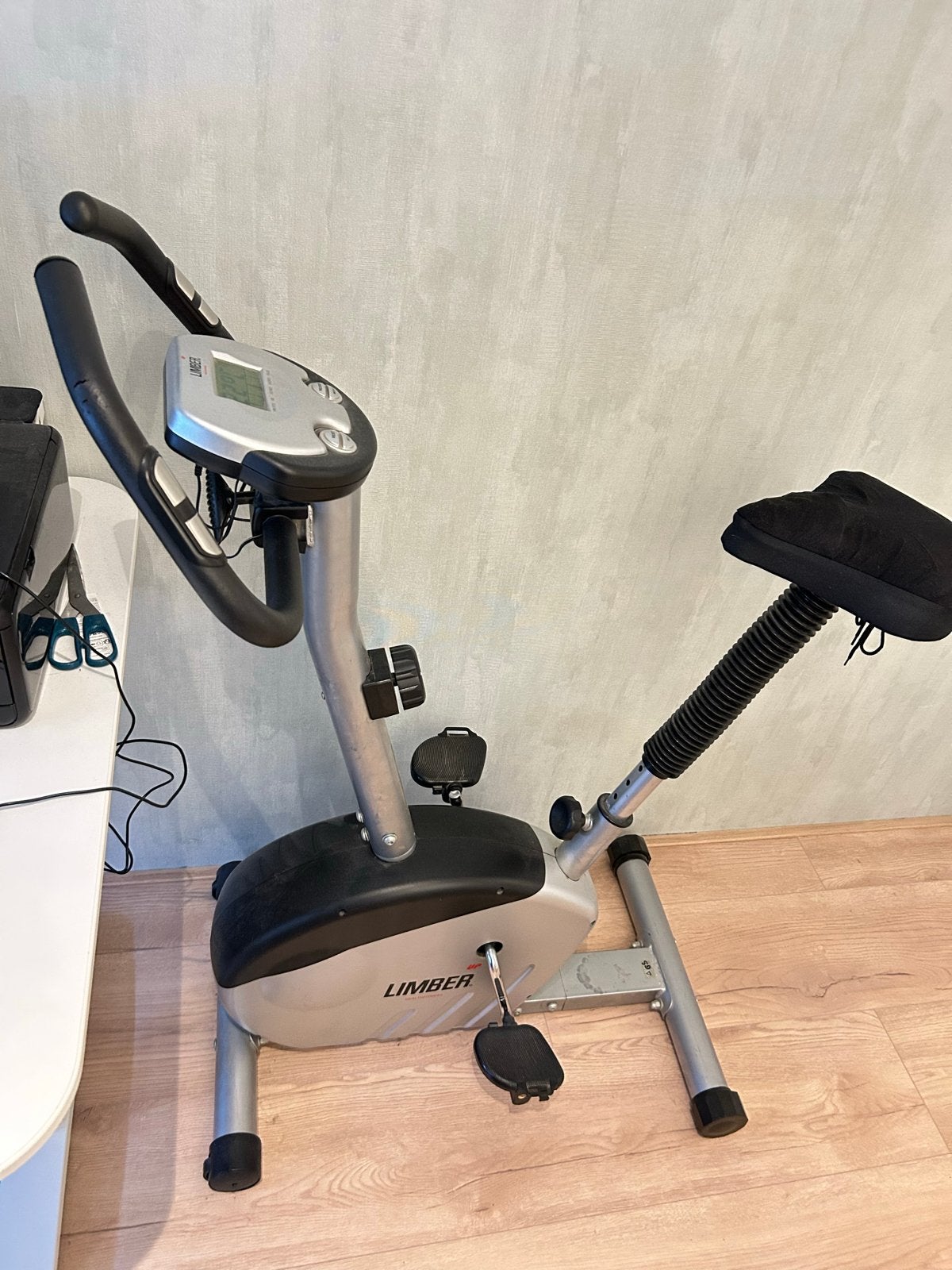 Limber Hometrainer - Perfect voor Thuis, Ophalen, Kunststof, Gebruikt, Benen