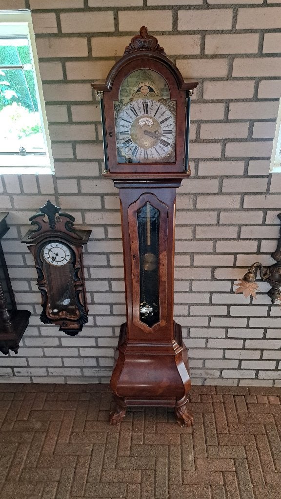 te koop staande klok, Ophalen