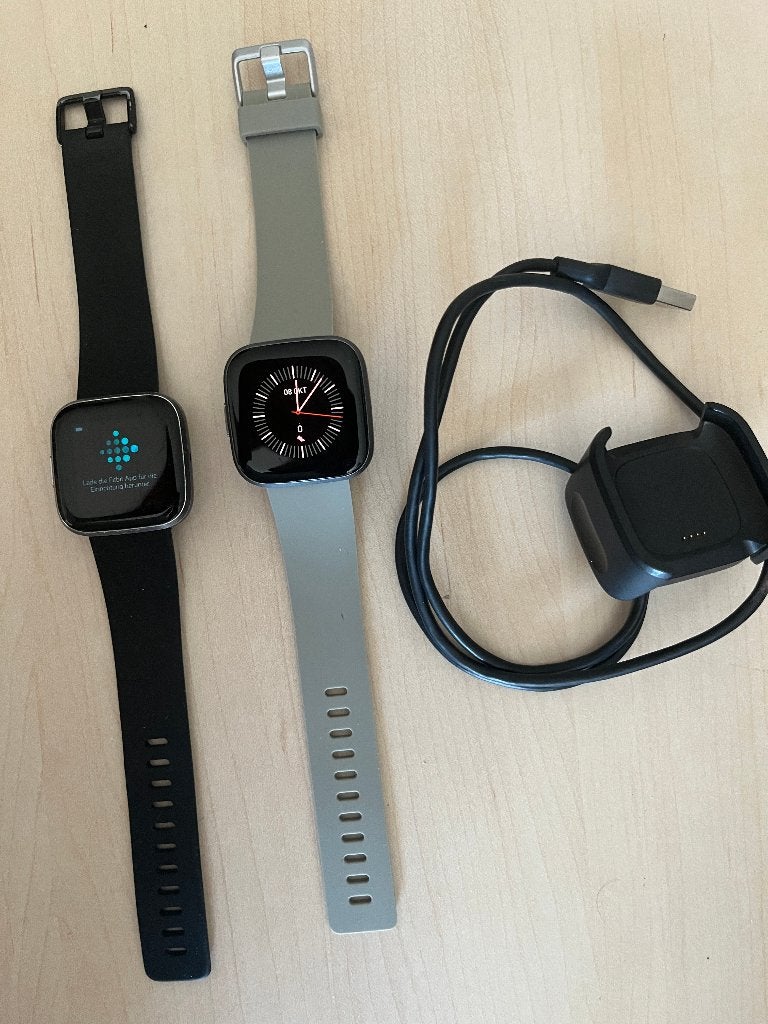 .Fitbit Versa 2 fitness horloges met lader., Ophalen of Verzenden, Zo goed als nieuw, Zwart, Android
