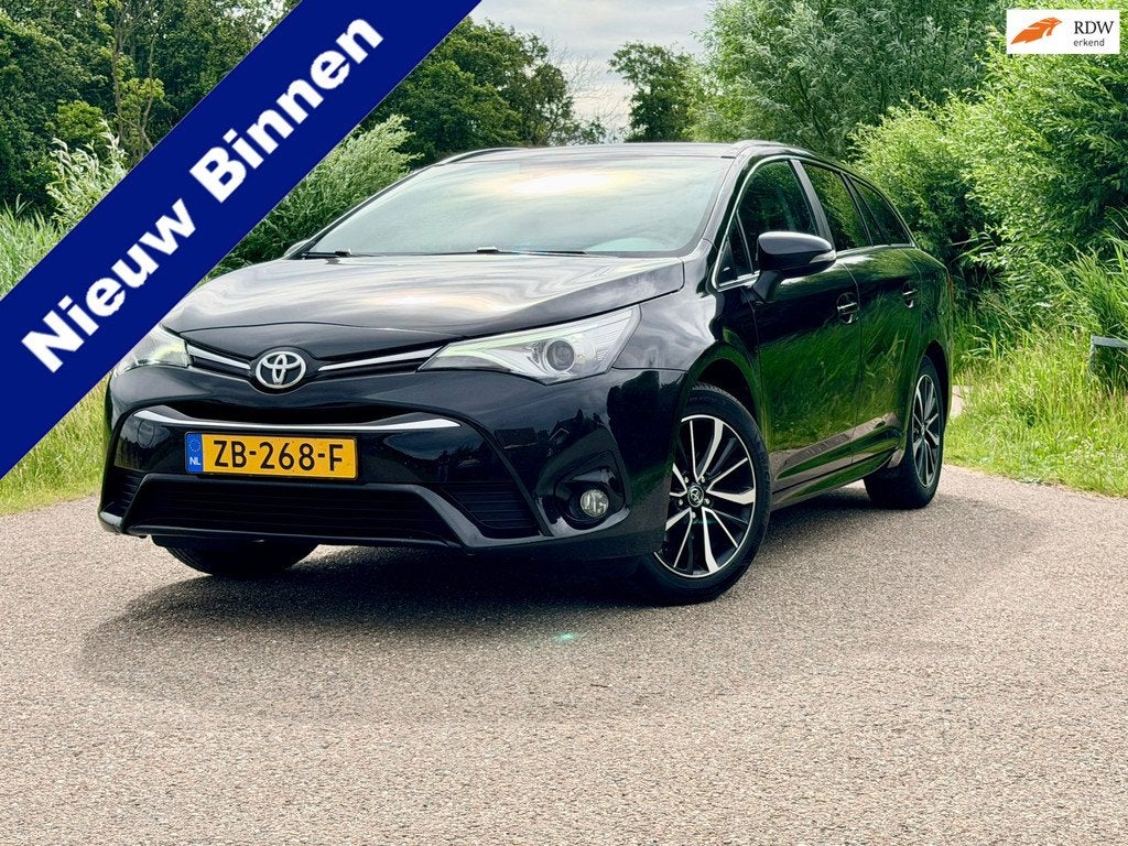 Toyota Avensis Touring Sports 1.8 VVT-i SkyView Edition PANO, Auto's, Toyota, 4 cilinders, Zwart, Origineel Nederlands, Handgeschakeld