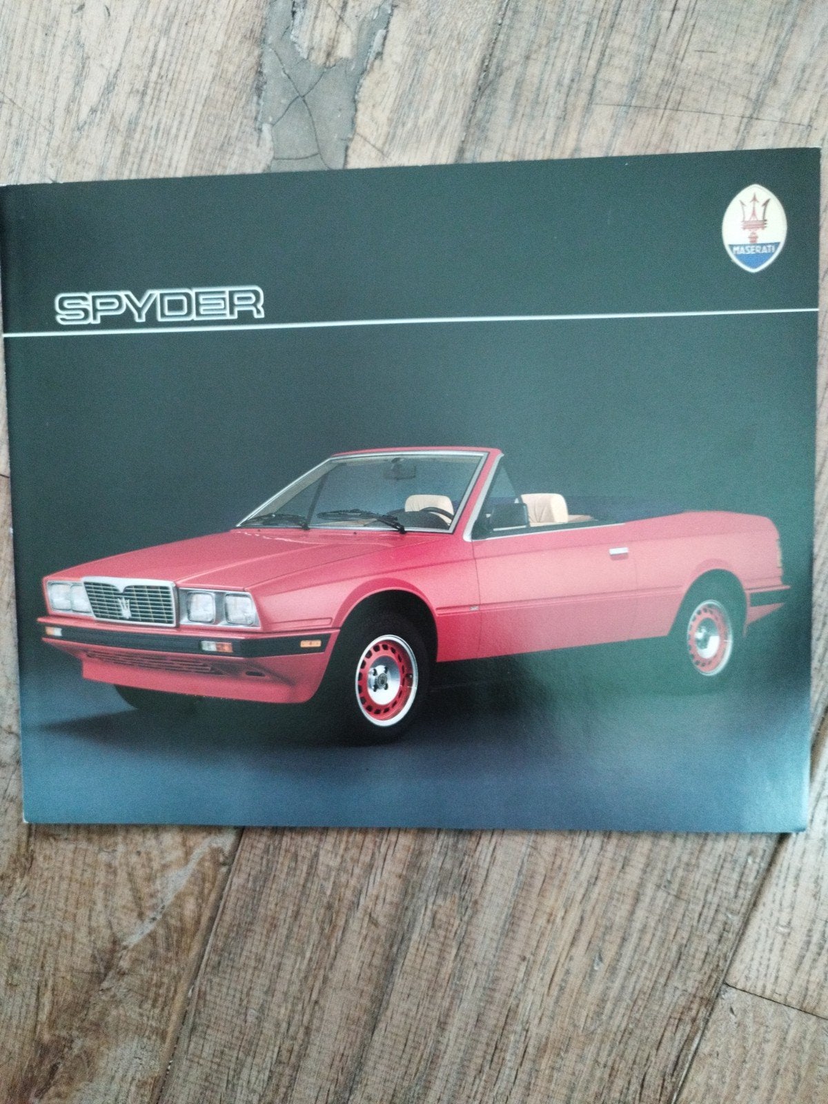 Maserati Spyder brochure 1985 - Engels - 4 pagina's, Boeken, Maserati, Ophalen of Verzenden, Zo goed als nieuw, Overige merken