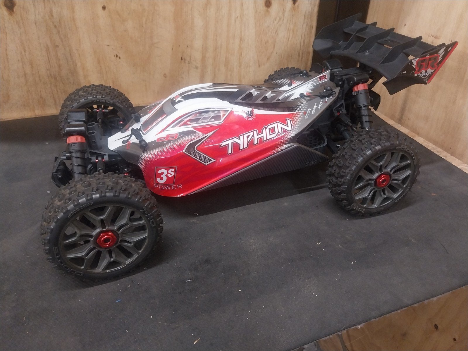 Arrma Typhon 3s Blx (TOPSTAAT), Hobby en Vrije tijd, Auto offroad, Ophalen of Verzenden, Zo goed als nieuw, RTR (Ready to Run)