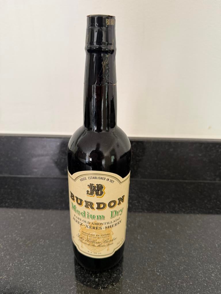 Burdon Medium Dry Sherry - Vintage Fles jaren 80, Verzamelen, Wijnen, Ophalen of Verzenden, Nieuw, Spanje, Port