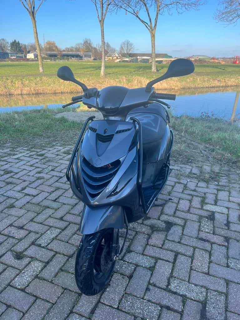 Piaggio Zip 4t (RUILEN TEGEN ZIP 2T), Fietsen en Brommers, Scooters | Piaggio, Zo goed als nieuw, Zip, Benzine, Ophalen of Verzenden