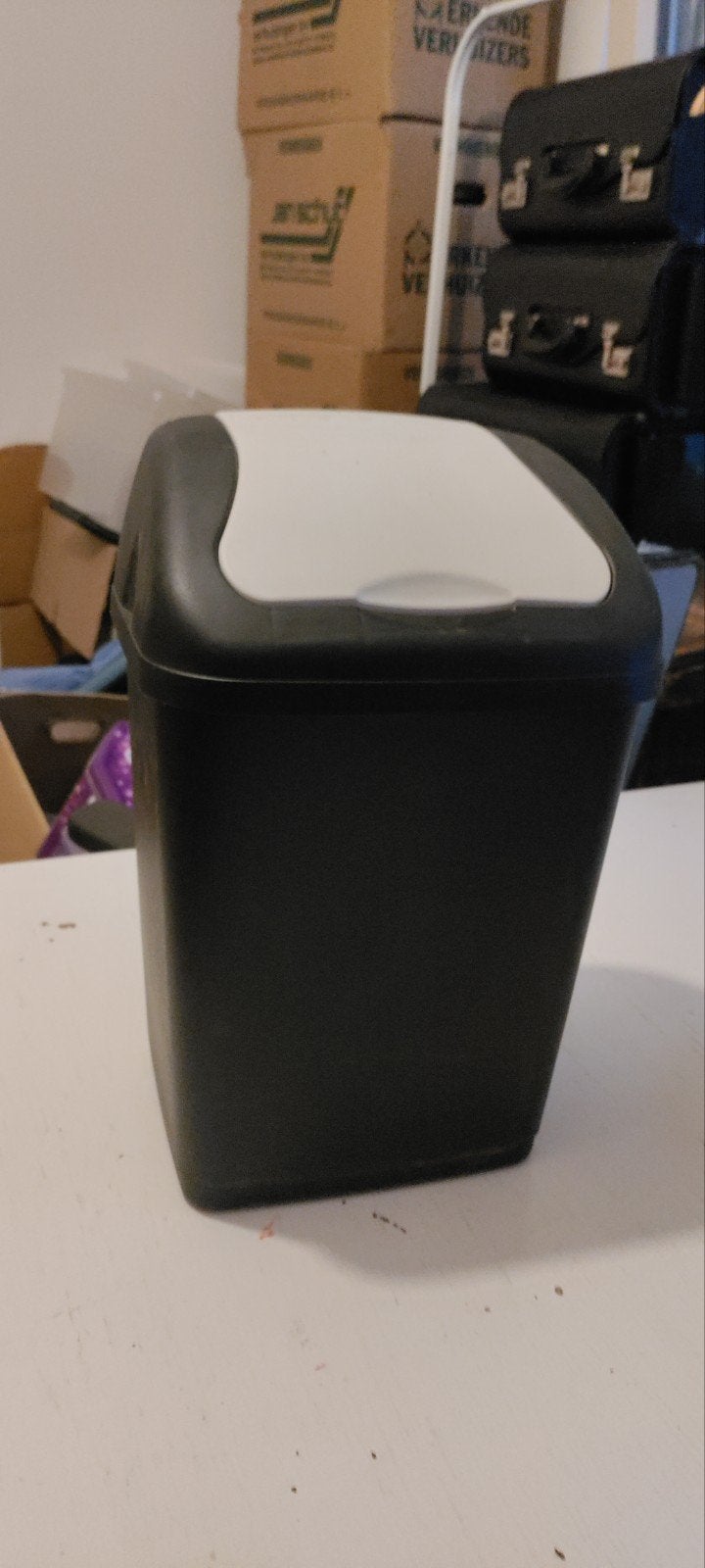 Compacte afvalemmer met zwenkdeksel - Grijs/Wit, Kunststof, Gebruikt, Ophalen of Verzenden, Minder dan 10 liter