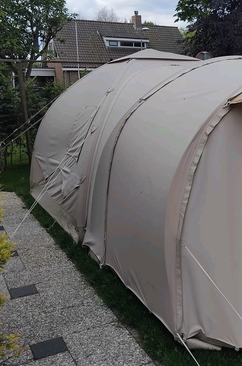 Karsten 300 tent met 2x aanbouw en accessoires, Caravans en Kamperen, Tenten, Ophalen, Gebruikt, Tot en met 4