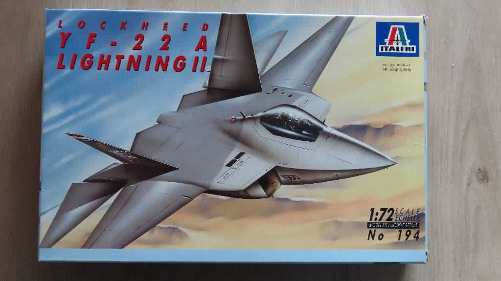 YF-22A Lightning II Italeri 1/72, 1:72 tot 1:144, Italeri, Ophalen of Verzenden, Zo goed als nieuw