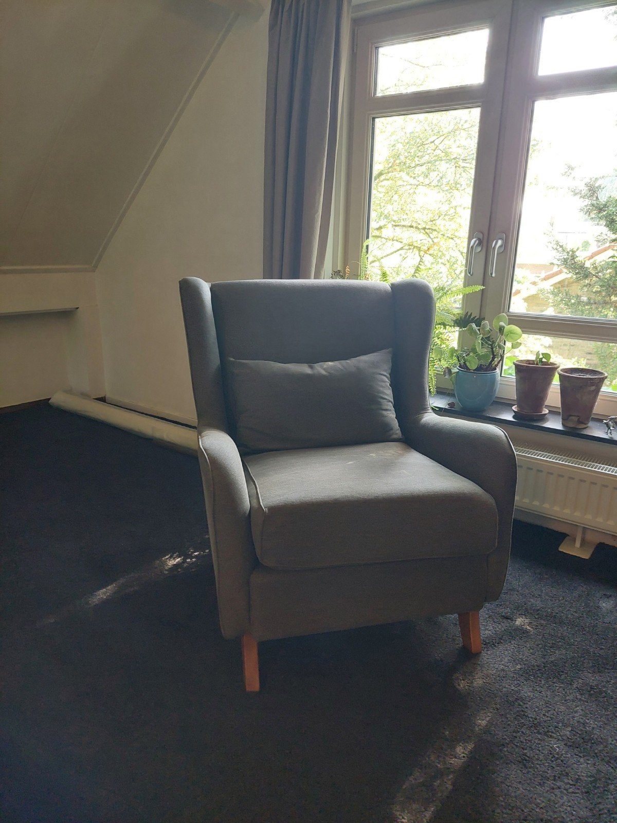 Mooie stoel met grijsgroene bekleding in zeer goede staat, Overige kleuren, Ophalen of Verzenden, Zo goed als nieuw, Eén