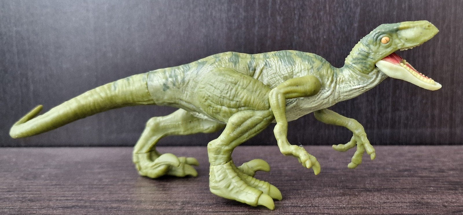 Jurassic World Dino Escape Velociraptor (Olijfgroen), Ophalen, Gebruikt