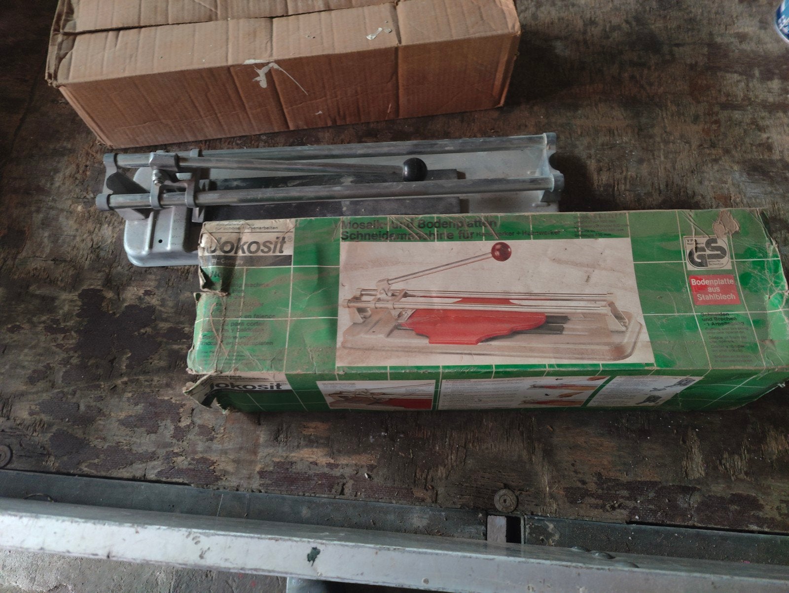 Dokosit tegelsnijder met doos, Doe-het-zelf en Verbouw, Gereedschap | Handgereedschap, Ophalen, Gebruikt, Snijgereedschap, Overige merken