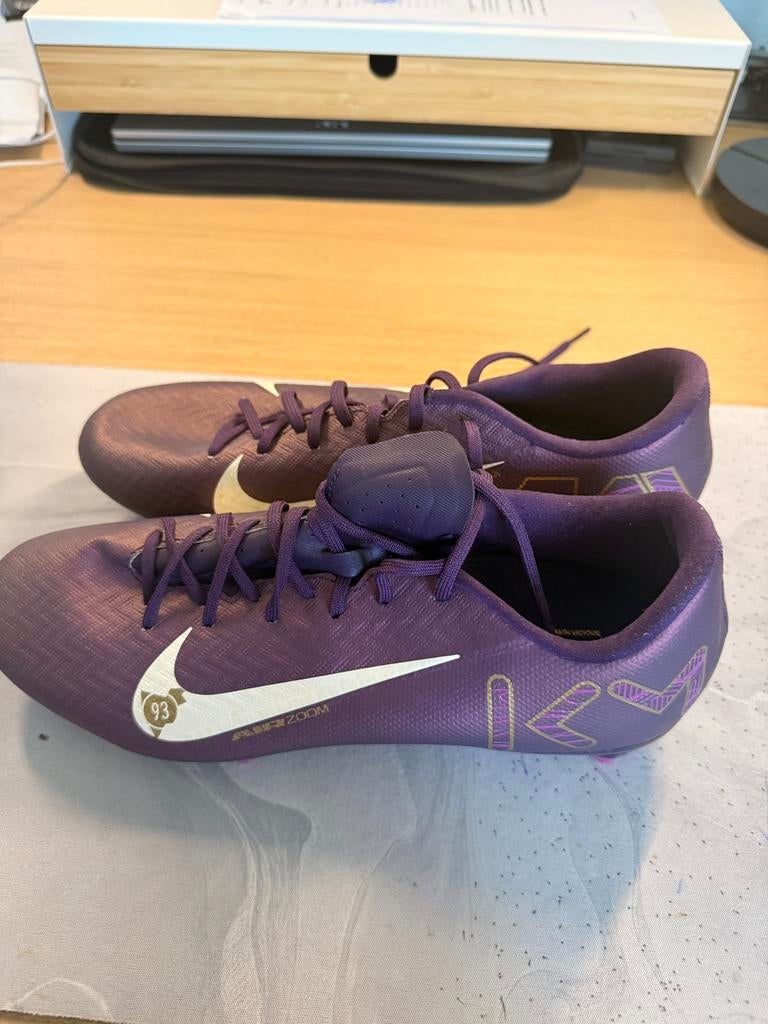 Voetbalschoenen mbappe mercurials academy, Maat XS of kleiner, Schoenen, Ophalen of Verzenden, Zo goed als nieuw