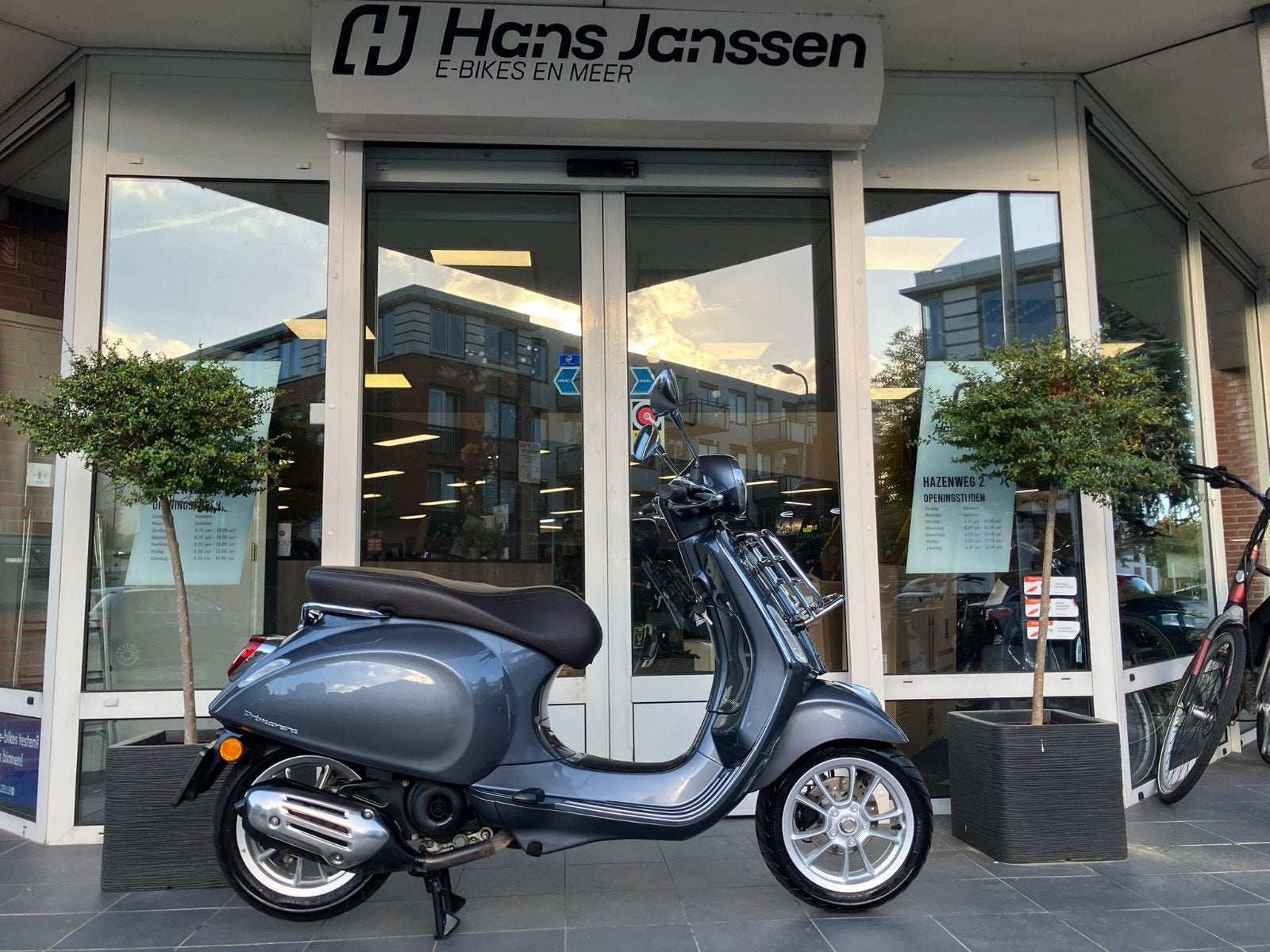 Vespa Primavera Touring 2022 - Geel Kenteken, Euro 5, Ophalen