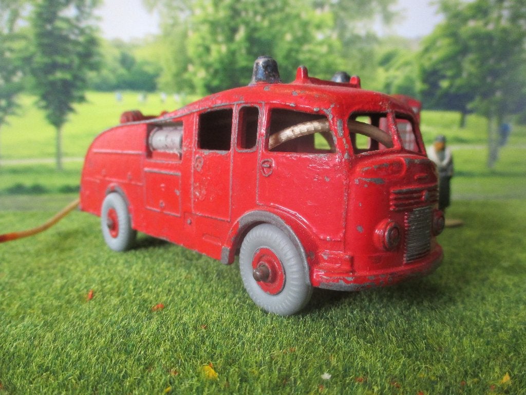 1/50 Commer Fire Engine - Dinky Super Toys No 955 Resto, Ophalen of Verzenden, Gebruikt, Auto, Dinky Toys
