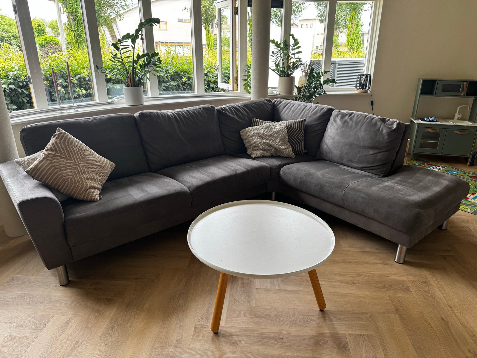 Comfortabele grijze/ antraciet hoekbank met chaise longue, Huis en Inrichting, Banken | Bankstellen, Ophalen, 250 tot 300 cm, Gebruikt