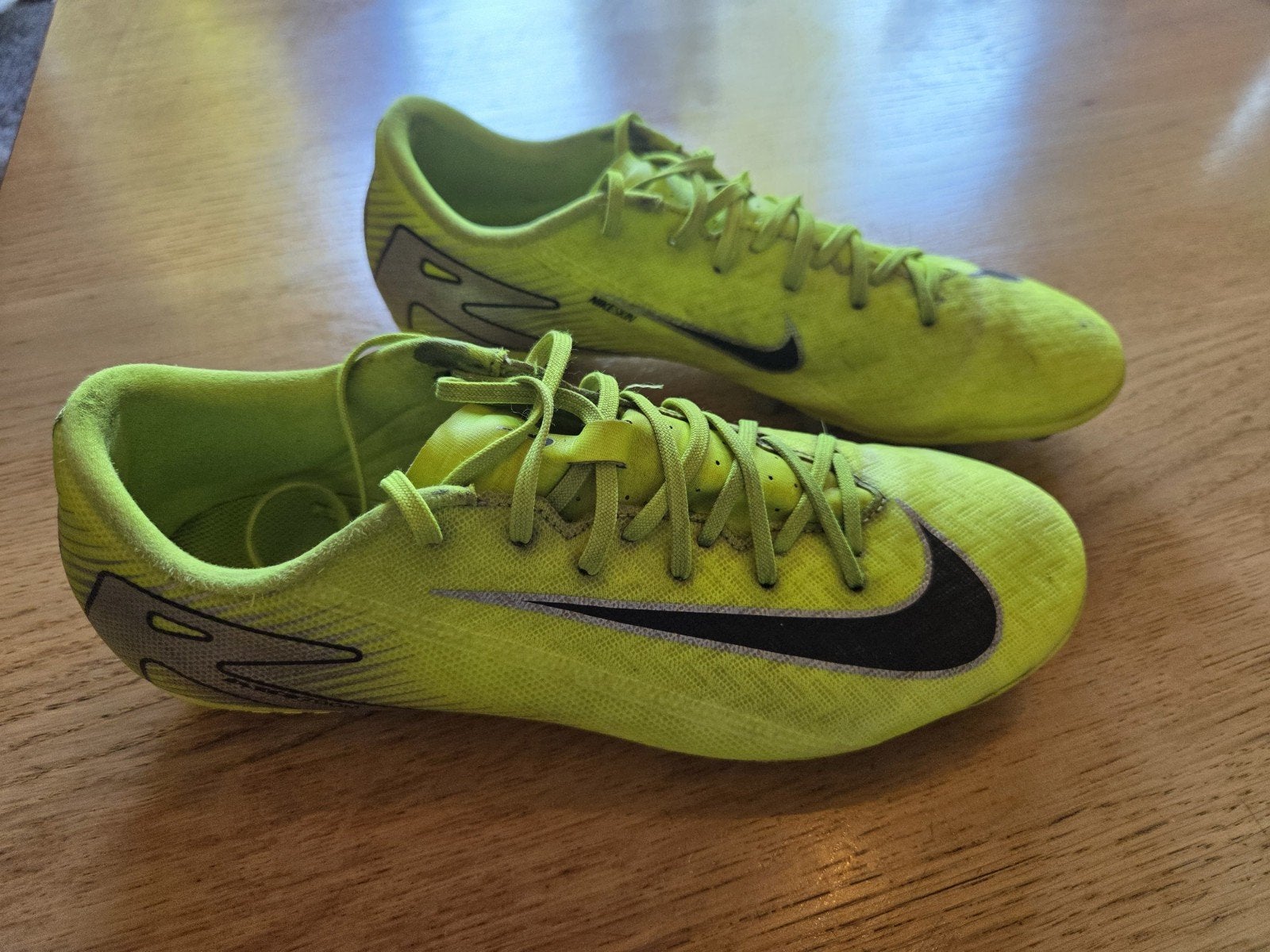 Nike mercurial voetbalschoenen, Gebruikt, Maat XS of kleiner, Schoenen, Ophalen of Verzenden