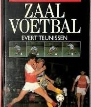 Zaalvoetbal door Evert Teunissen - Boek, Ophalen of Verzenden, Zo goed als nieuw, Balsport