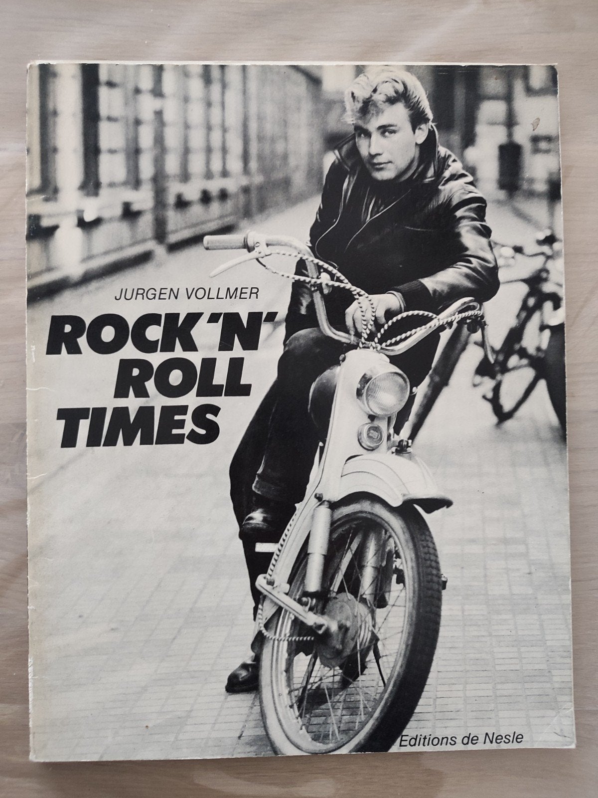 Jurgen Vollmer - Rock 'n Roll times boek, Ophalen of Verzenden, Gelezen, Algemeen