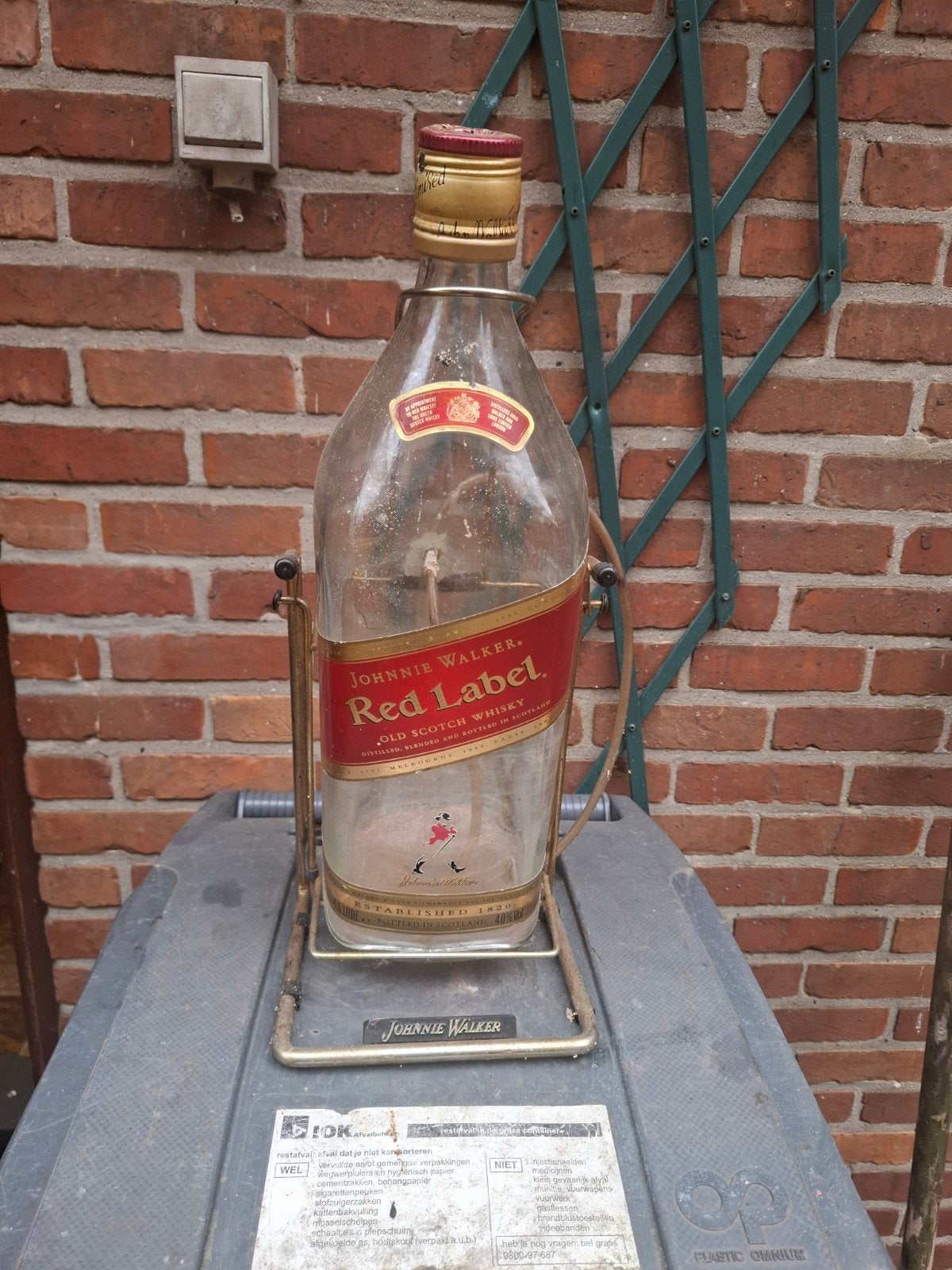 Grote Johnnie Walker Red Label fles met standaard, Ophalen of Verzenden