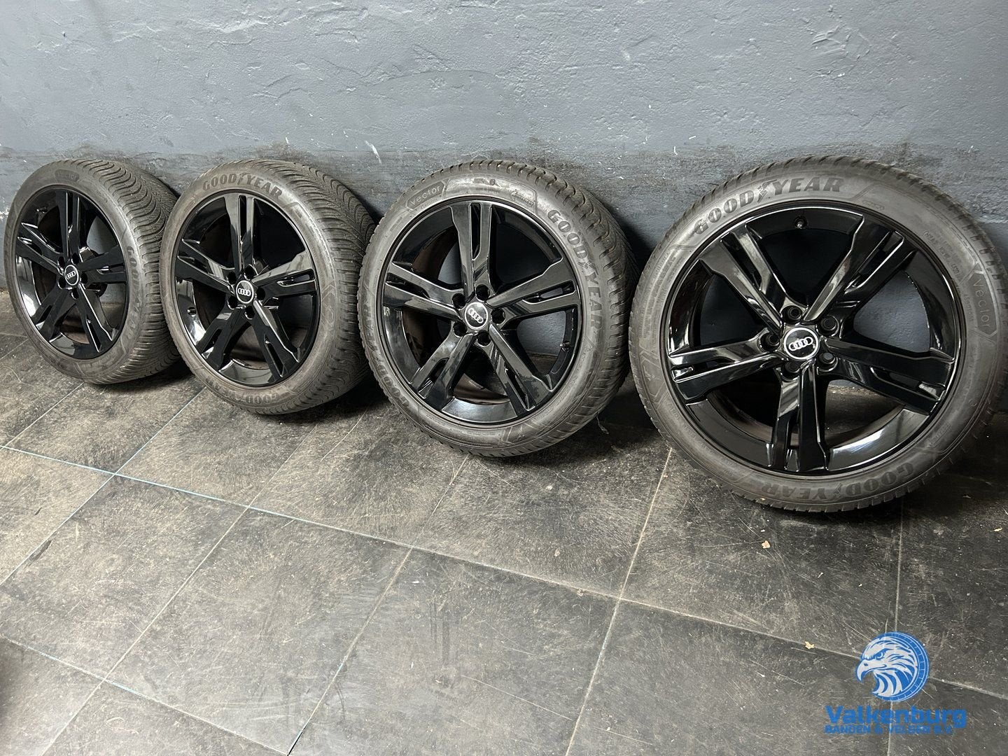 5-6mm! Originele Audi Q3 83A Ramus 19 inch zwarte velgen 5x1