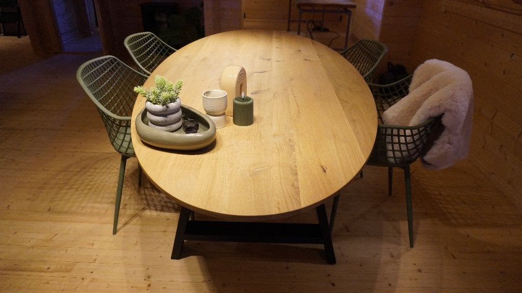 Ovale houten eettafel met 4 groene kunststof stoelen, Huis en Inrichting, Tafels | Eettafels, Ophalen, 100 tot 150 cm, 200 cm of meer