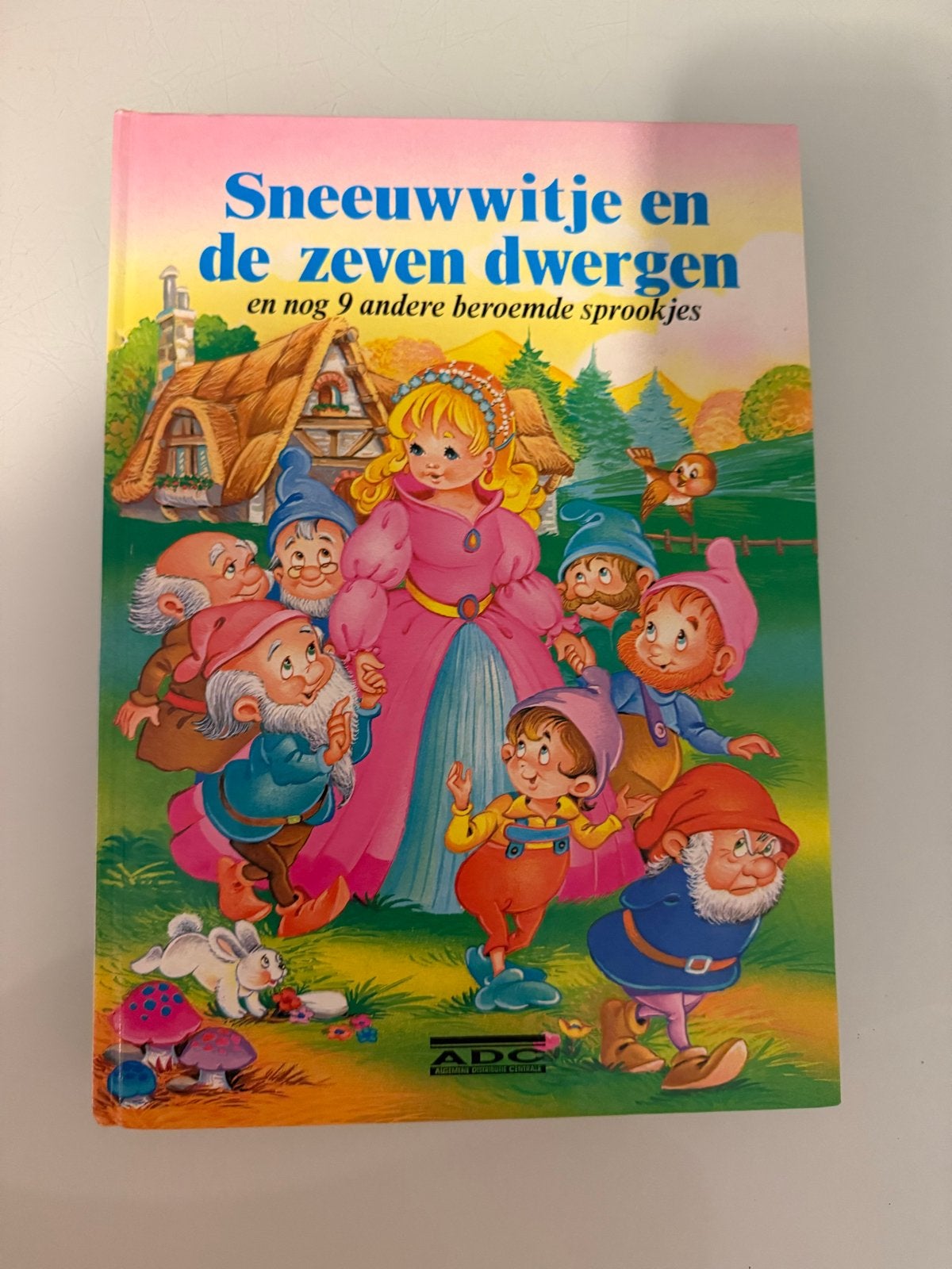 Sneeuwwitje en de zeven dwergen - Sprookjesboek, Boeken, Ophalen of Verzenden, Gelezen