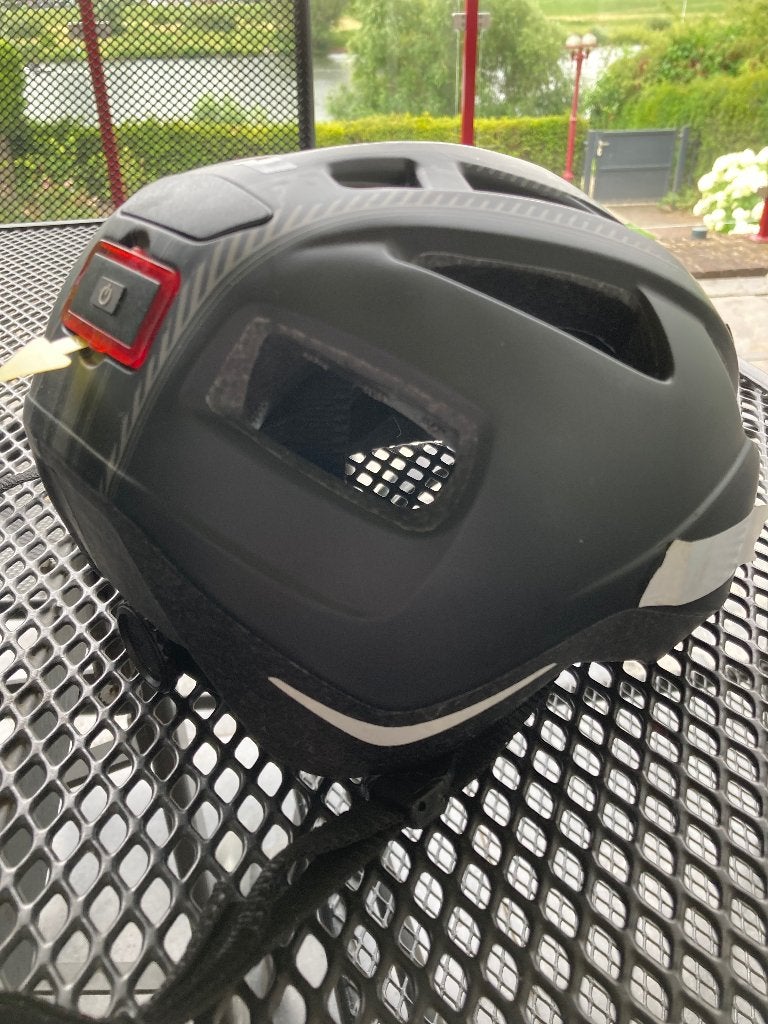 Nieuwe fietshelm met achterlicht, Ophalen, Nieuw, Overige maten, Heer of Dame