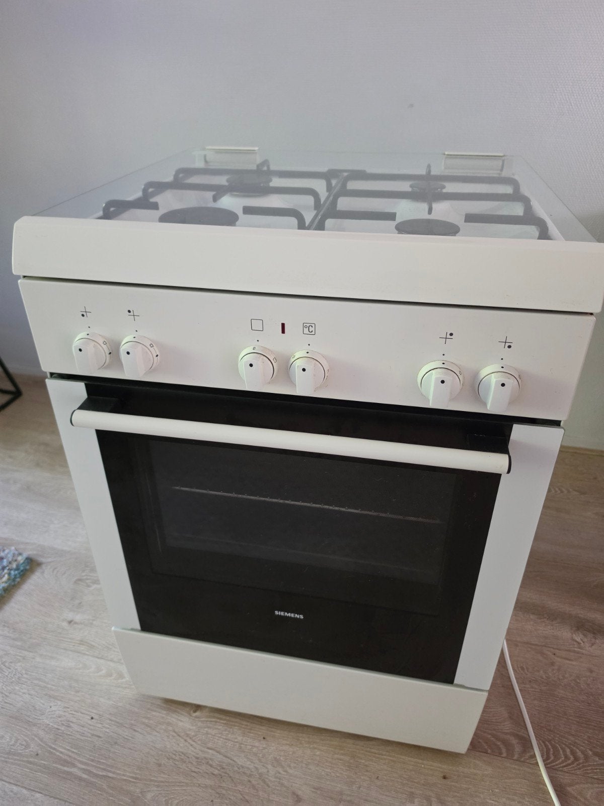 Siemens Gasfornuis met Oven – Model HM424200N – Nette staat, Gas, Vrijstaand, 85 tot 90 cm, 4 kookzones
