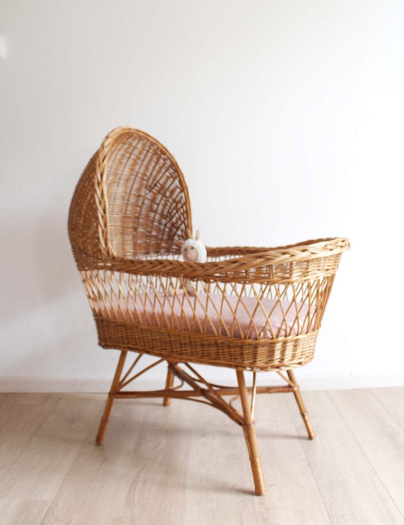 Rotan vintage wieg. Boho retro baby bedje met rieten kap., Kinderen en Baby's, Babywiegjes en Ledikanten, Ophalen, O, O, Wieg