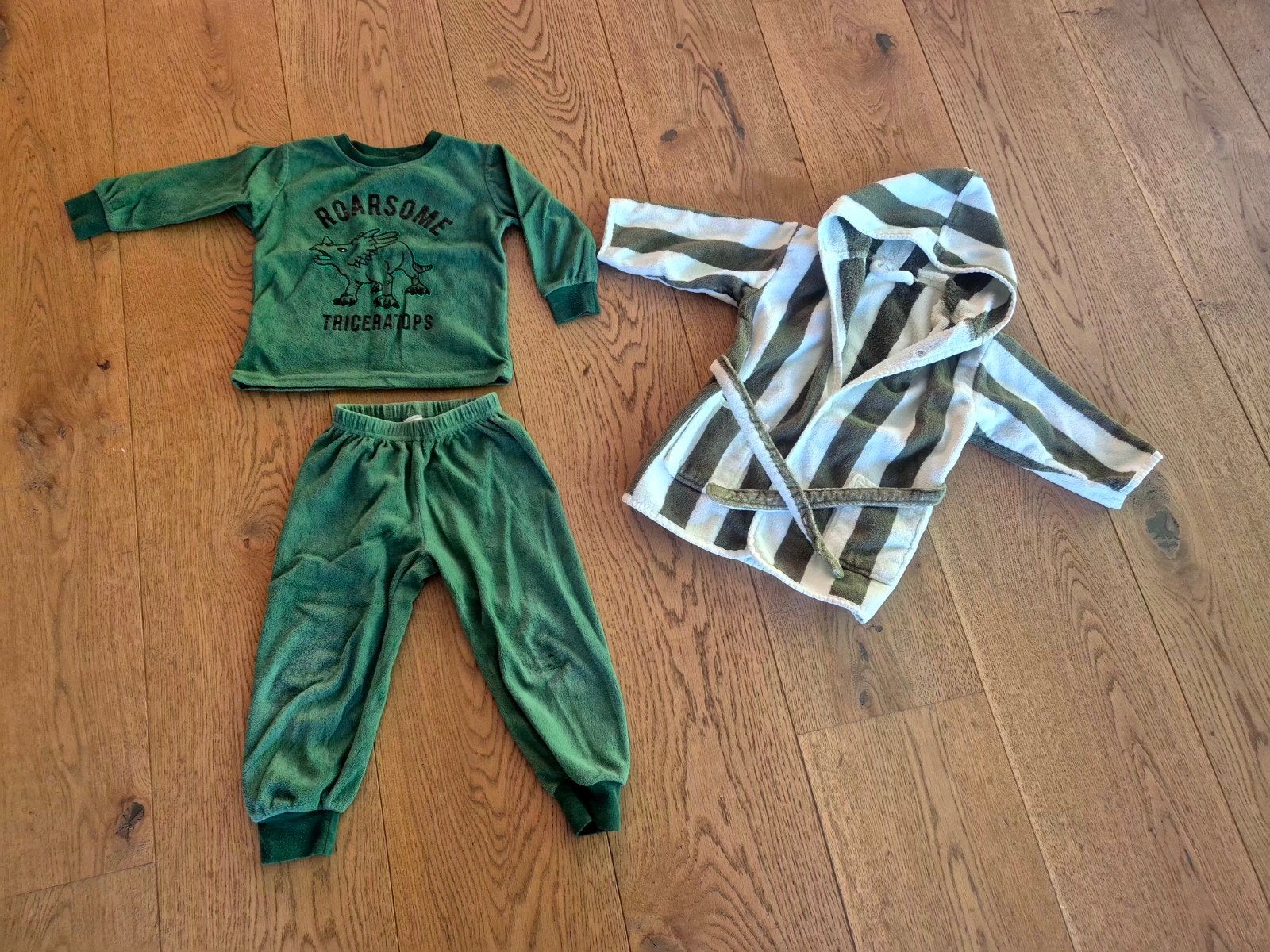Jongens kledingpakket pyjama + badjas, Ophalen of Verzenden, 104 of kleiner, Jongen