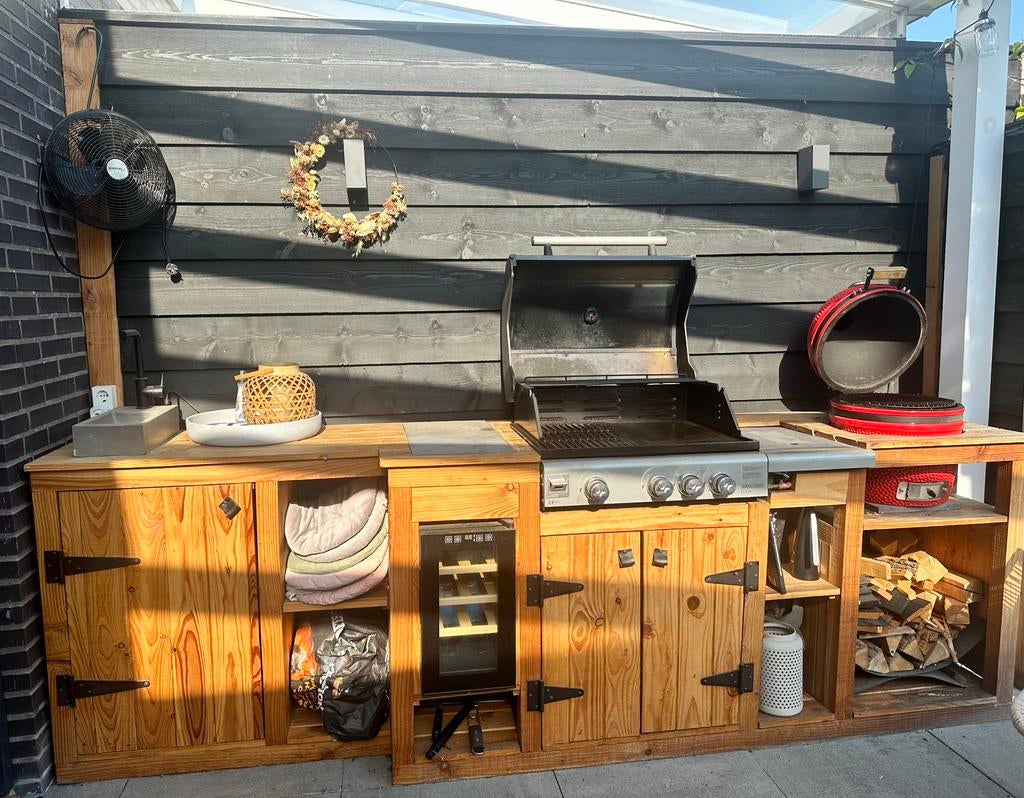 Buitenkeuken met wijnkoeler, fonteintje, bbq en komado, Ophalen, Gebruikt, Houtskool, Vrijstaand