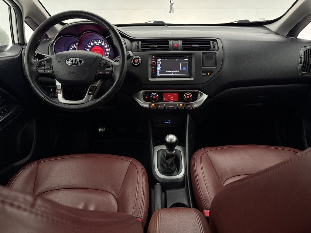 Kia Rio 1.2 CVVT Super Pack | Airco | Cruise | LED | Parkeer, Auto's, Kia, 4 cilinders, Wit, Bedrijf, Handgeschakeld