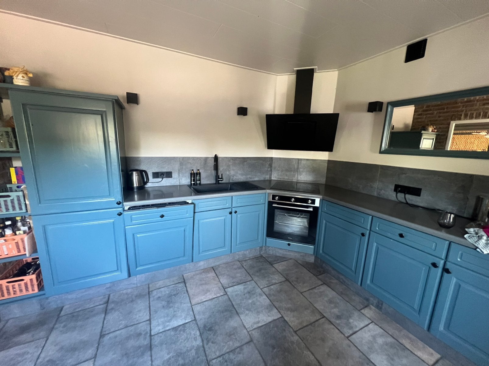 Stevige houten keuken met inbouw apparatuur van 3 jaar oud!, Huis en Inrichting, Keuken | Complete keukens, Ophalen, Zo goed als nieuw