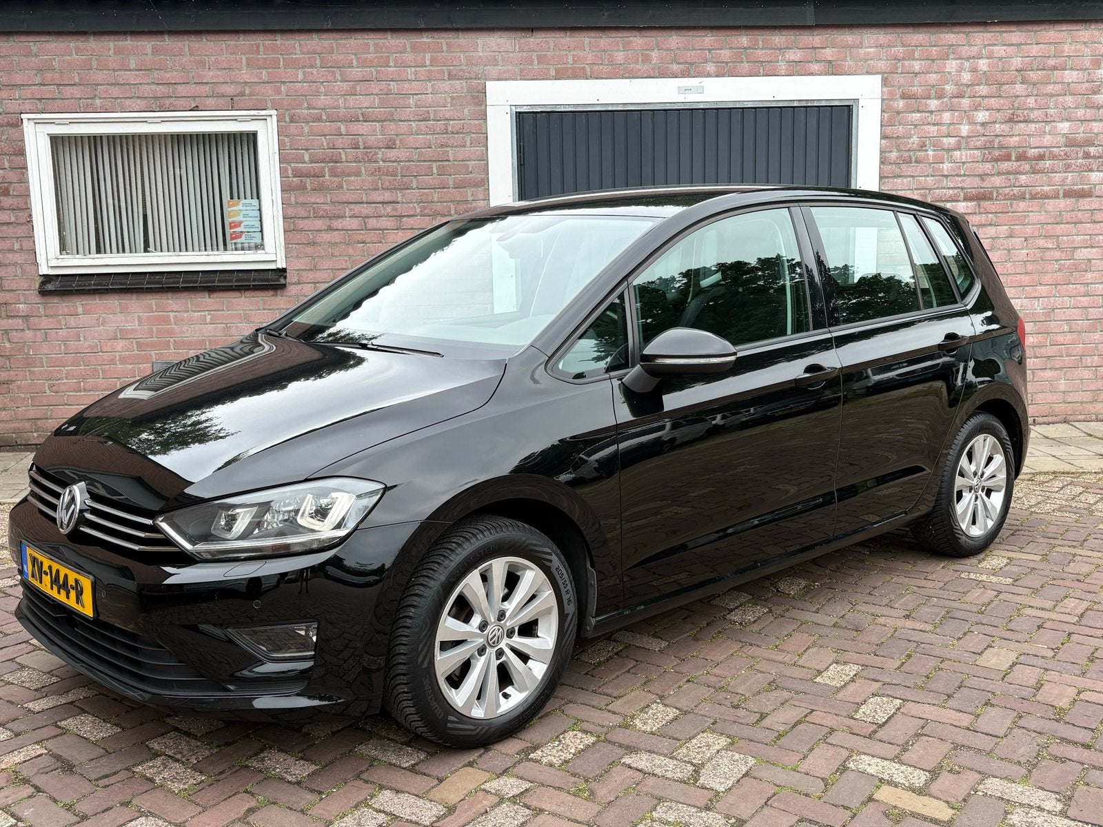 Volkswagen Golf Sportsvan Zwart airco trekhaak cruisecontrol, Auto's, 4 cilinders, Zwart, Golf Sportsvan, Handgeschakeld