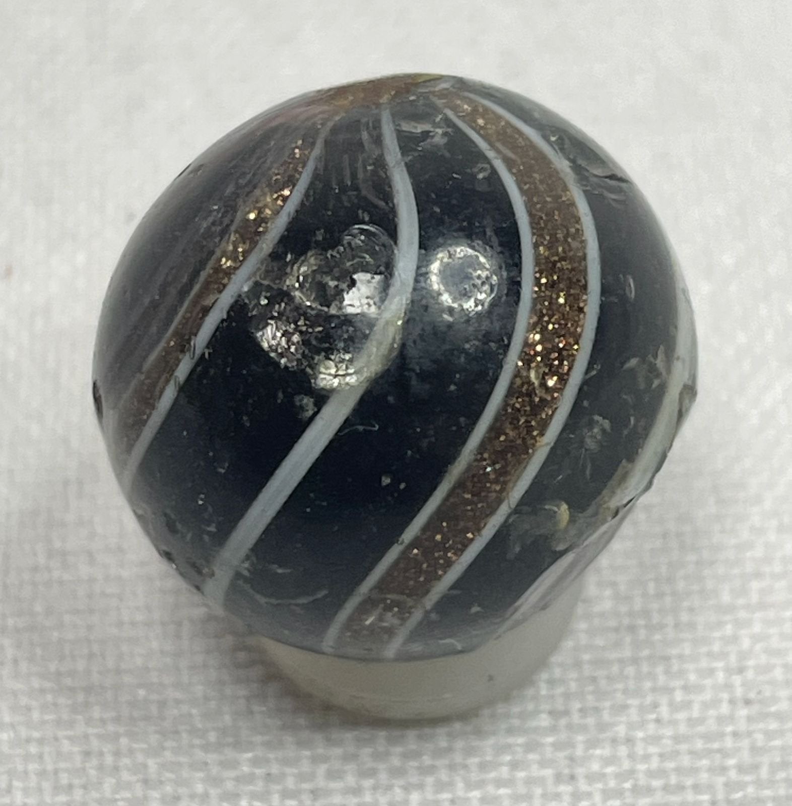 Antieke knikker opaque black lutz chip 17 mm bespeeld, Antiek en Kunst, Ophalen of Verzenden
