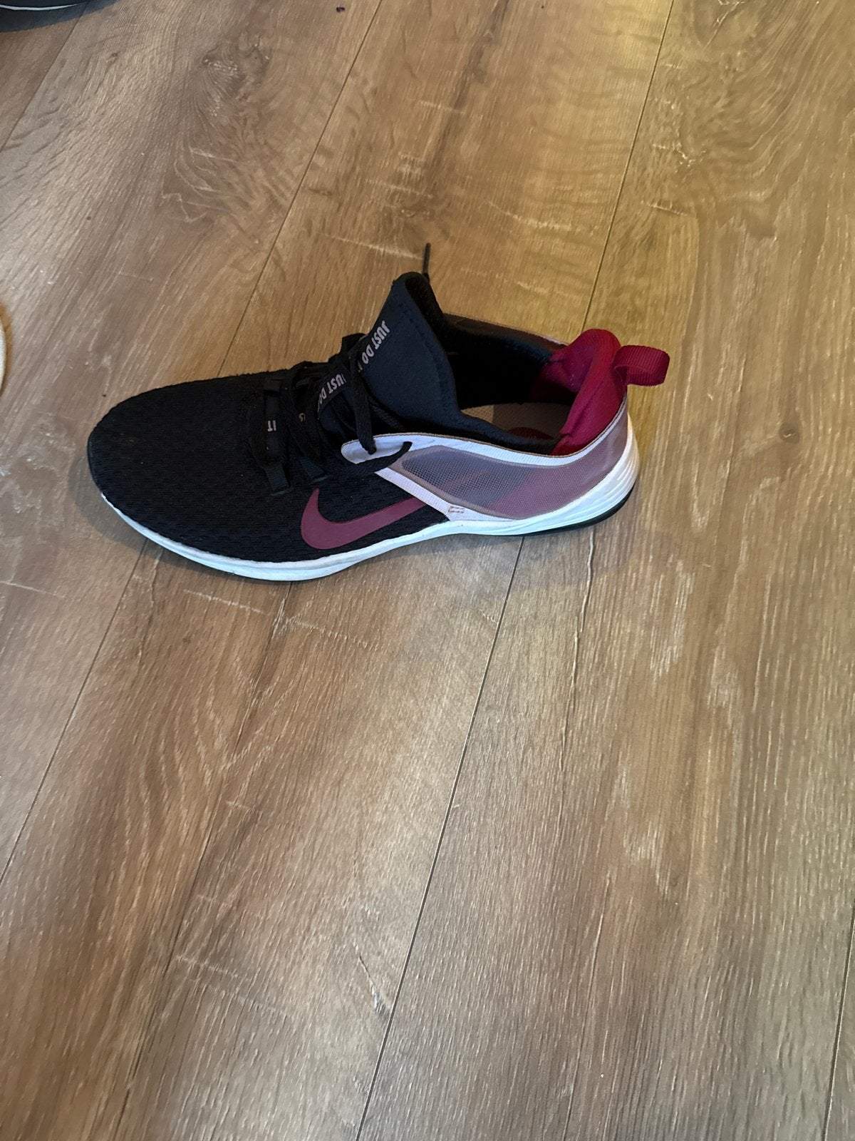 Nike sportschoenen - Zwart/Rood - Maat 40, Ophalen of Verzenden, Gedragen, Sportschoenen, Zwart