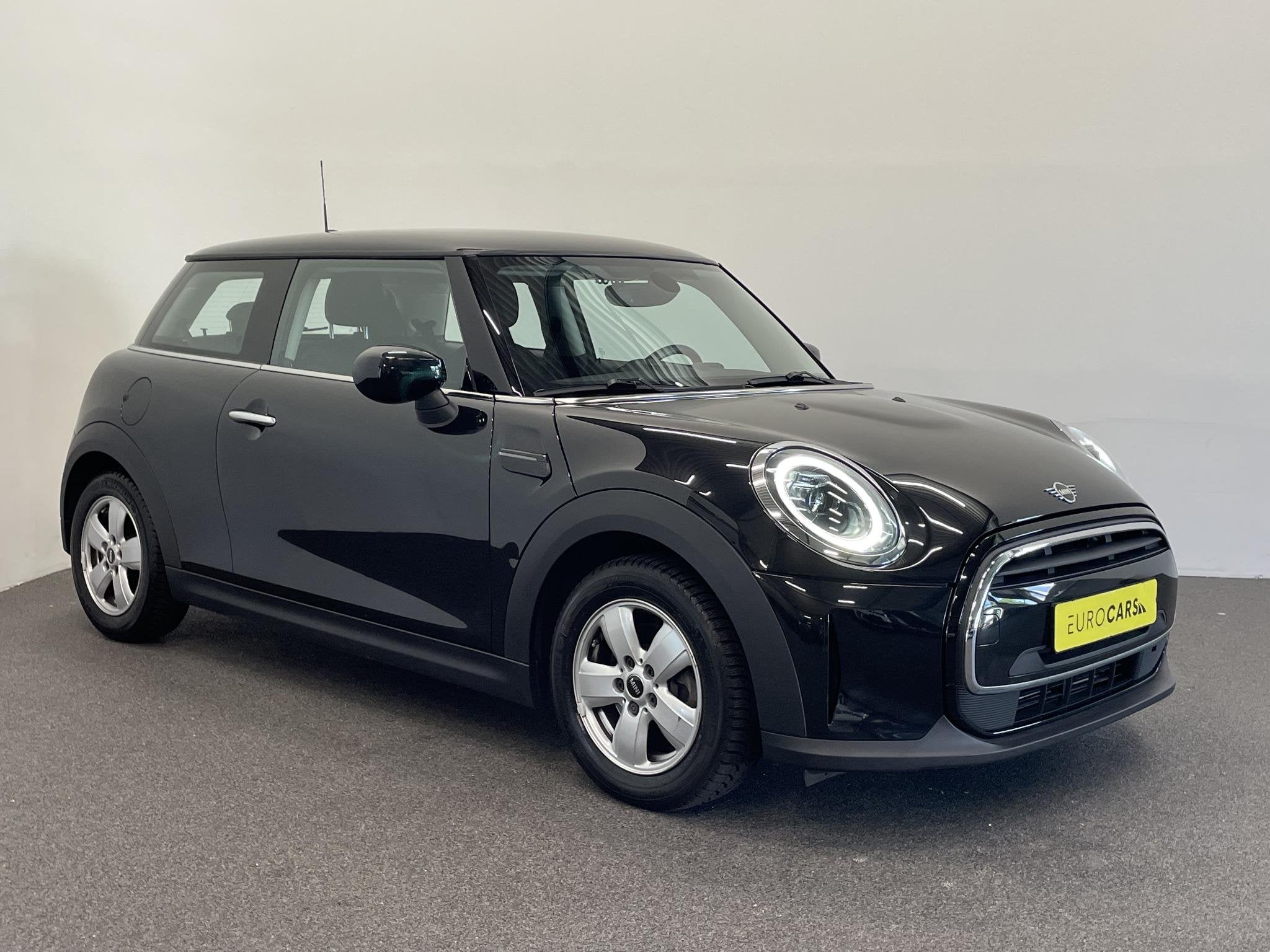 Mini Cooper 1.5 Business Edition 3-D LED Navi 8.8 inch Cruis, Gebruikt, Euro 6, 4 stoelen, Zwart