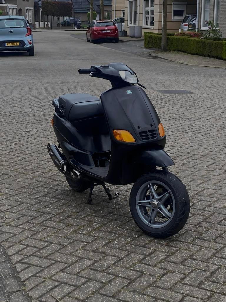 Piaggio Zip type 3 70cc, Fietsen en Brommers, Scooters | Piaggio, Zo goed als nieuw, Zip, Maximaal 45 km/u, Tweetakt, Ophalen