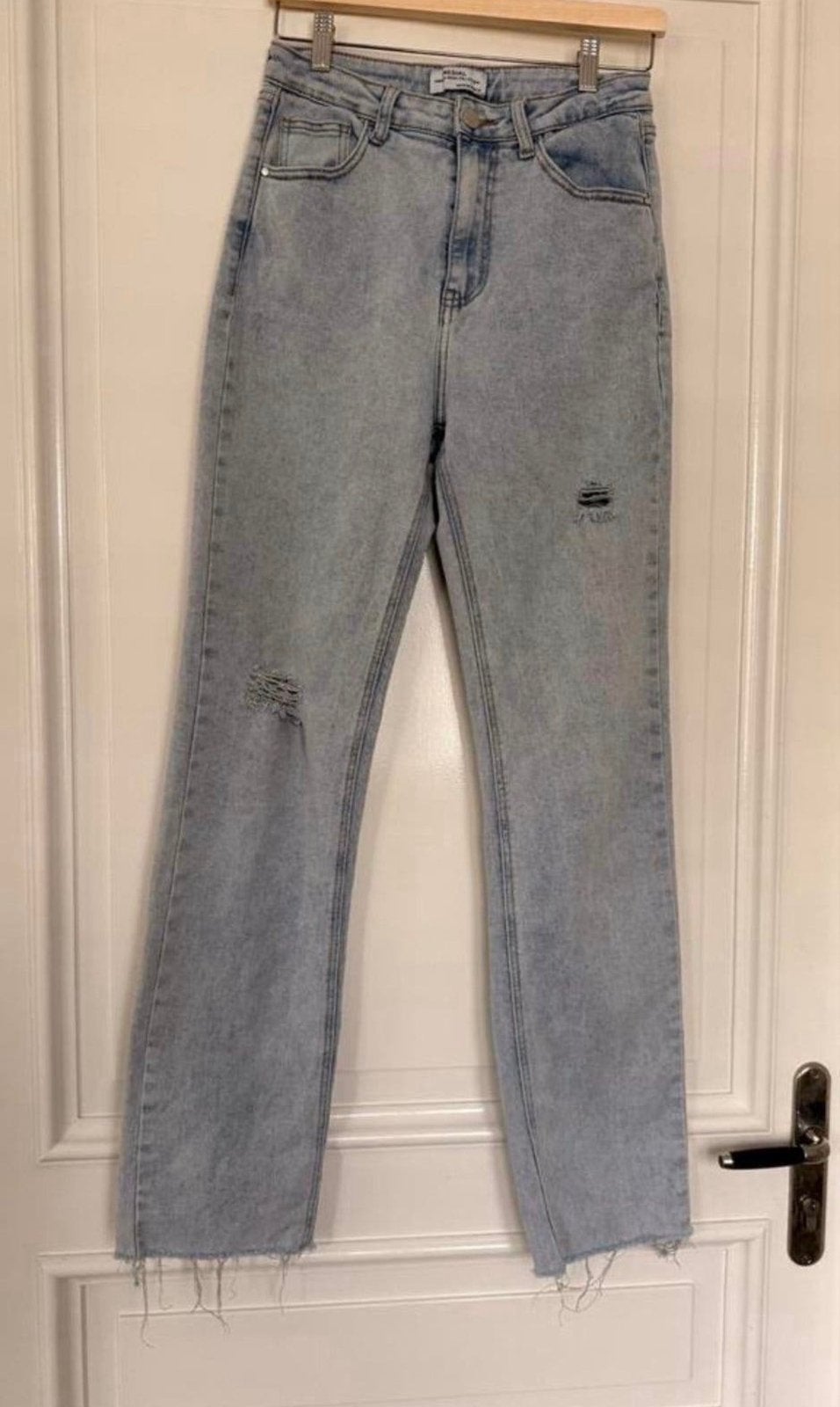 Redial straight jeans met scheuren - Lichtblauw, Kleding | Dames, Ophalen of Verzenden, Zo goed als nieuw, Blauw, W30 - W32 (confectie 38/40)