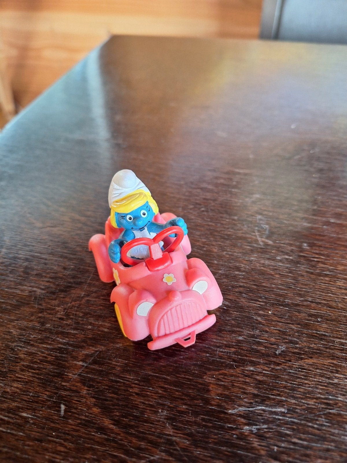 40241: Smurfin in auto (Supersmurf) - Schleich - 5,5cm, Verzamelen, Ophalen of Verzenden, Zo goed als nieuw, Smurfin, Poppetje, Figuurtje of Knuffel