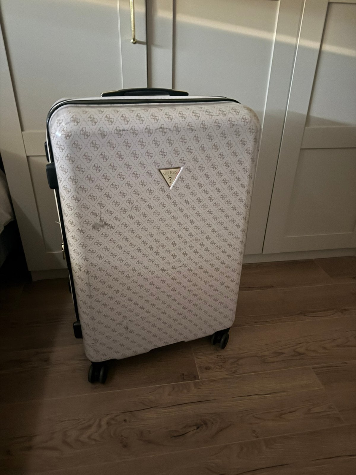 Guess koffer 76cm zgan, Ophalen of Verzenden, Zo goed als nieuw, Hard kunststof